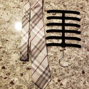 Burberry mens 100% silk gray Nova Check tie